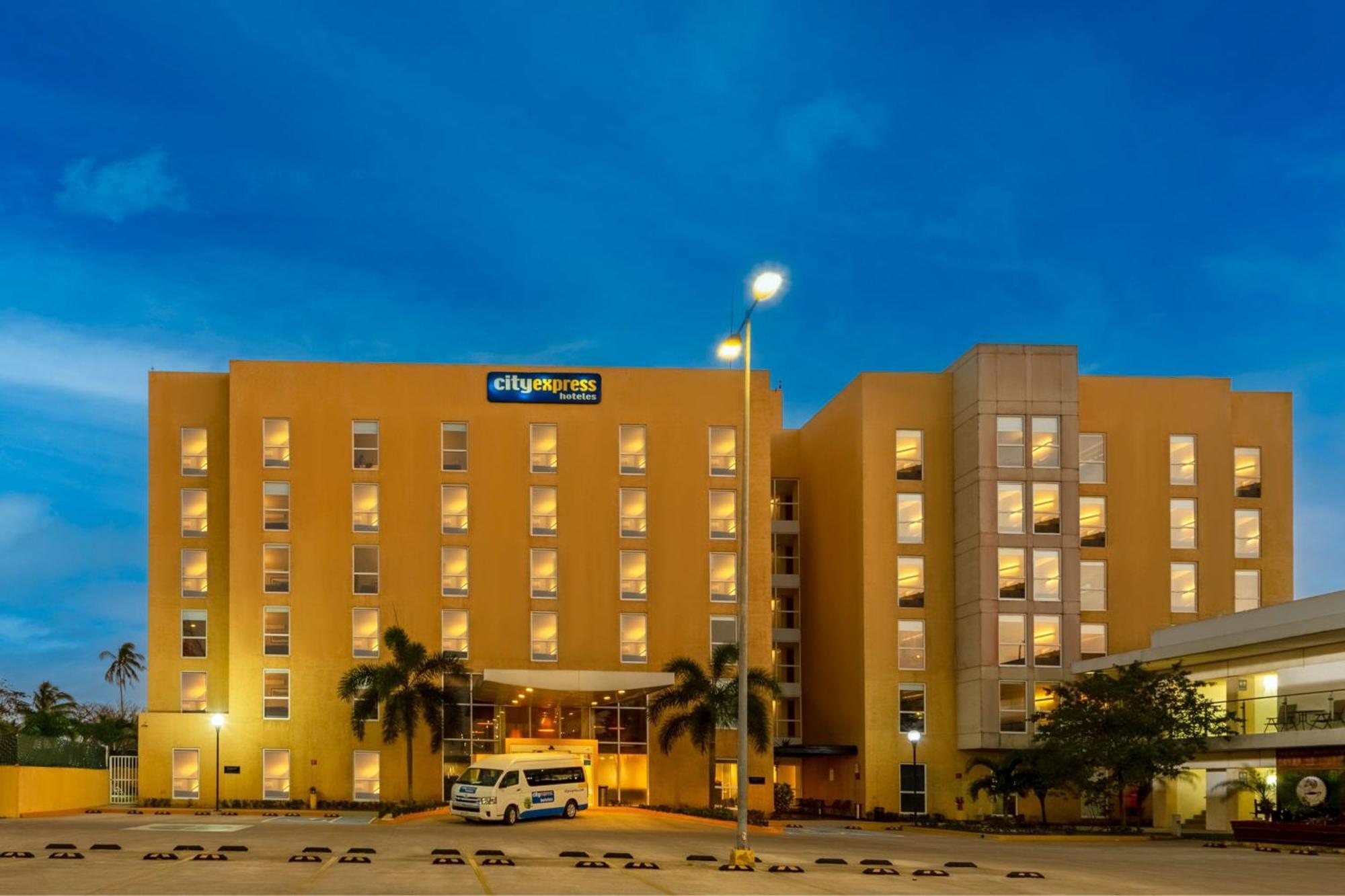 City Express By Marriott Paraiso Bagian luar foto
